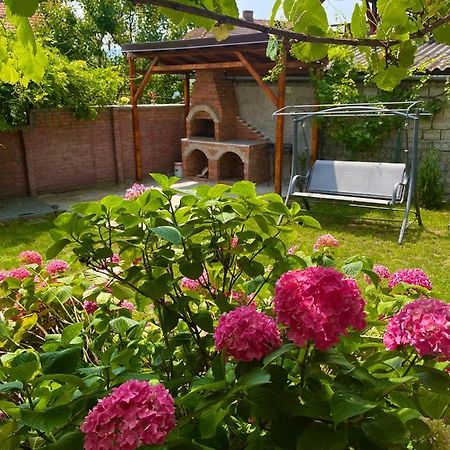 Holiday Home Esku โอร์โชวา ภายนอก รูปภาพ