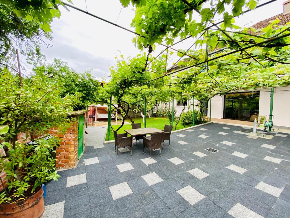 Holiday Home Esku โอร์โชวา ภายนอก รูปภาพ