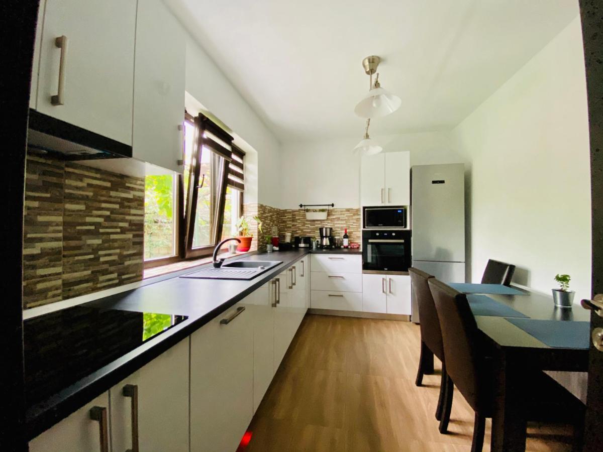 Holiday Home Esku โอร์โชวา ภายนอก รูปภาพ