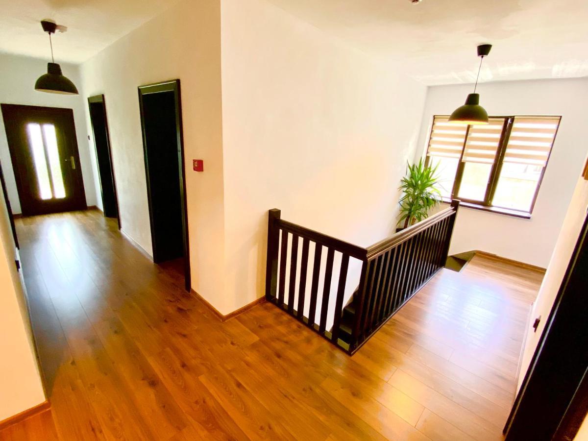 Holiday Home Esku โอร์โชวา ภายนอก รูปภาพ