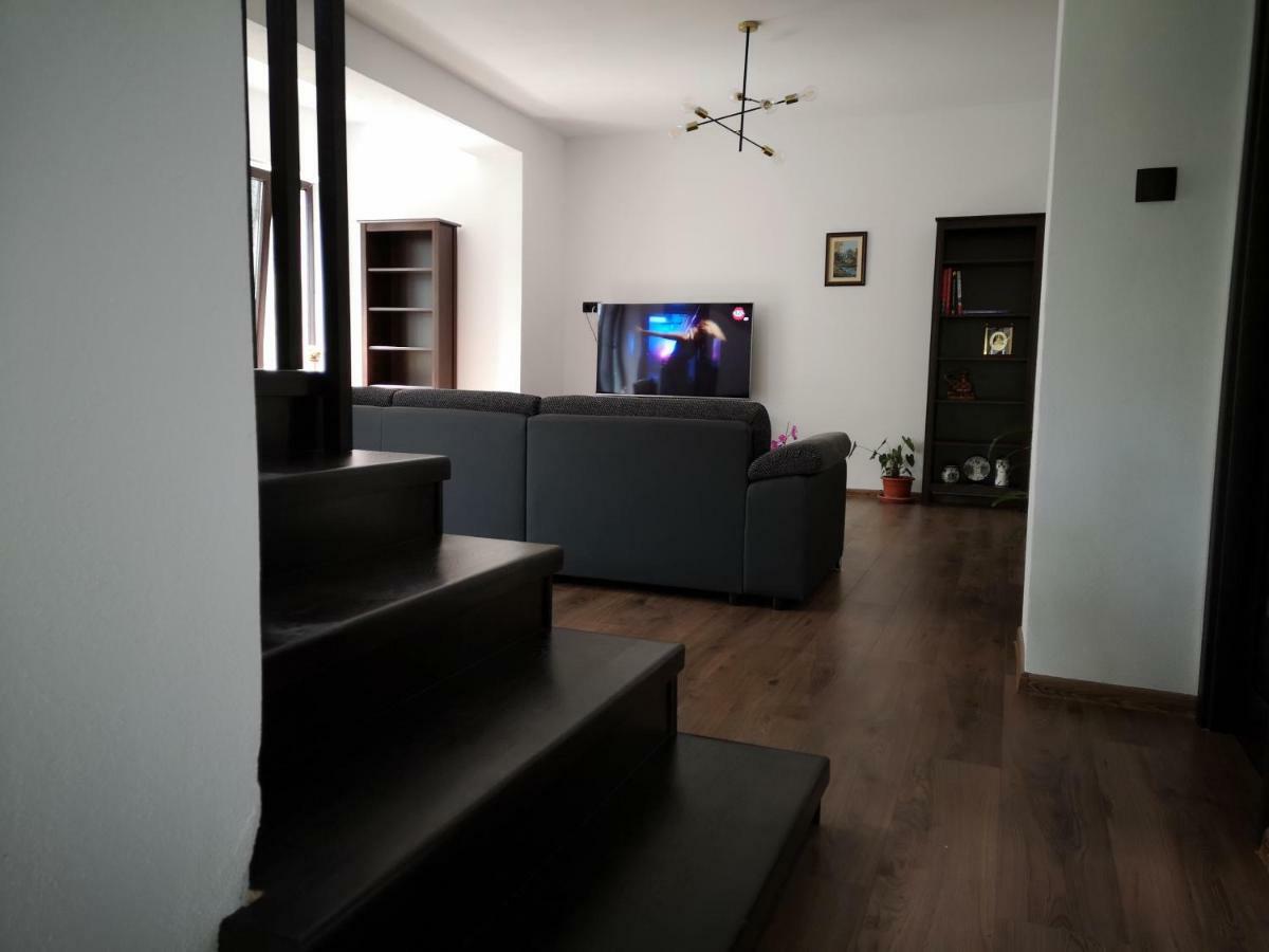 Holiday Home Esku โอร์โชวา ภายนอก รูปภาพ