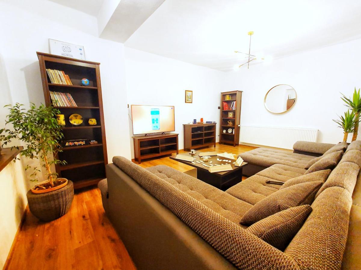 Holiday Home Esku โอร์โชวา ภายนอก รูปภาพ